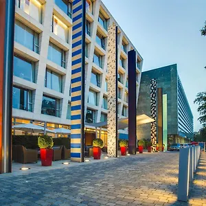 https://radisson-blu-media-harbour-hotel-dusseldorf.topcolognehotels.com